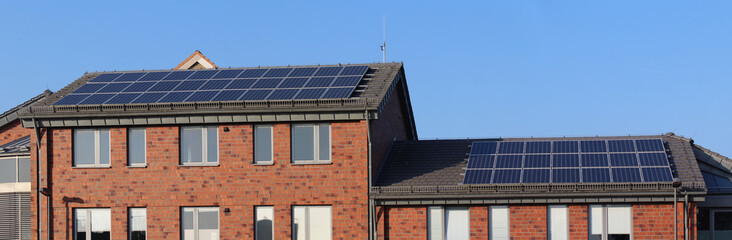Solardach auf Mehrfamilienhaus Panorama