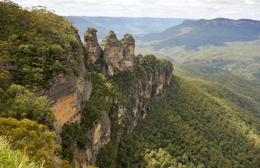 Fototapeta na wymiar Three Sisters in the Blue Mountains of Australia.