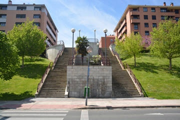 Fototapeta na wymiar escaleras en las calles de Logroño
