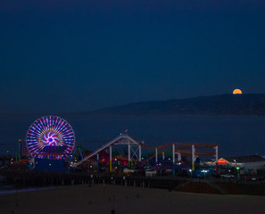 Full moon at sunrise - Santa Monica