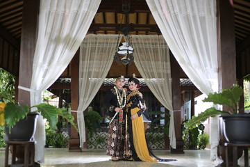 traditional royal wedding dress from java