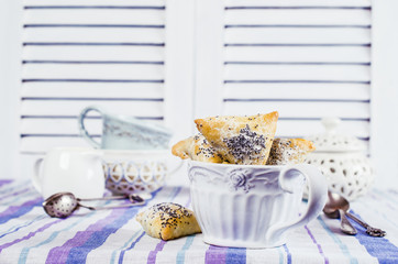Triangular cookies with poppy seeds
