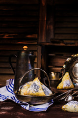 Triangular cookies with poppy seeds