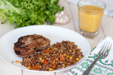 Buckwheat porridge with vegetables and meatballs