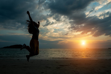 Fototapeta premium silhouette women jumping on the beach seaside.