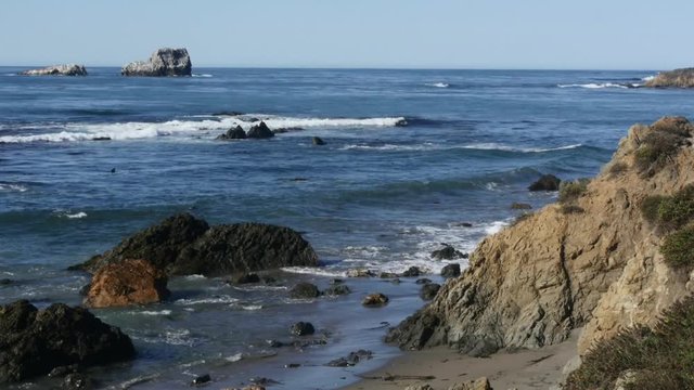 Pan timelapse of the coast of pacific sea, full of seals, at elephant seals vista point, on higway 1, in San simeon, California, United states of america