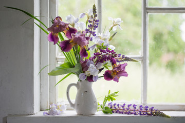 Flower vase sitting inside of window