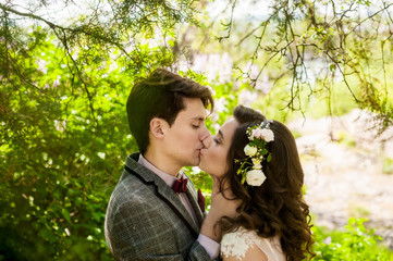 Obraz premium happy couple in front of blooming nature