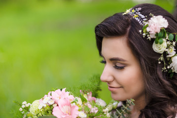 Naklejka premium pretty bride in wreath outdoor