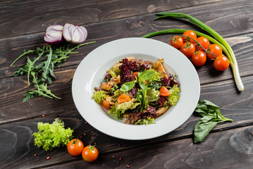 warm salad with turkey in sauce spice mango