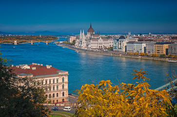 Naklejka premium Budapest in autumn