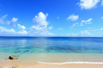 沖縄の美しいビーチ - obrazy, fototapety, plakaty