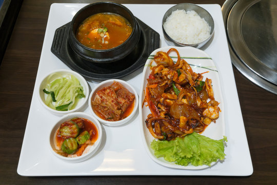 Nakji deopbap is Stir-fried Octopus (nakji) with Rice(bap) - Korea Food