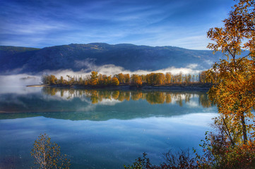 Fototapety  Beautiful autumn morning at the Thompson river, British Columbia, Canada