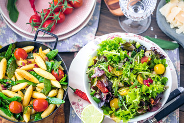 Salat mit verschiedenen zutaten