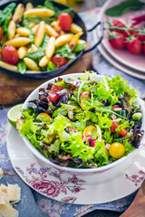 Salat mit verschiedenen zutaten