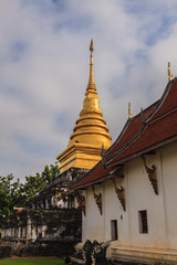 Fototapeta premium Beautiful golden pagoda