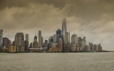 Obraz premium New York City Manhattan skyline of the city taken from the river