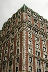 Fototapeta na wymiar Manhattan new and old buildings coexist