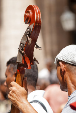 cuban doublebass payer