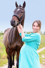 Obraz premium pregnant woman with horse