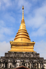 Naklejka premium Beautiful golden pagoda