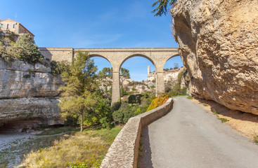  village de Minerve et son vieux pont de pierre, Hérault, France 