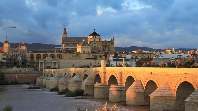Puente Romano bridge in the evening in Cordoba - static view
