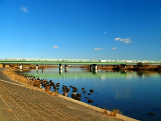新葛飾橋の架かる江戸川風景