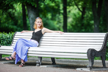 Fototapeta premium blond woman sitting