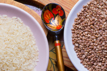 Каша из гречневой и рисовой крупы. Здоровая еда. Каша. Porridge from buckwheat and rice grain. Healthy food. Porridge