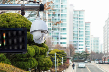 Surveillance camera with warning display in the district