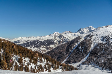 Fototapeta na wymiar Views of the ski area Les arcs, France.