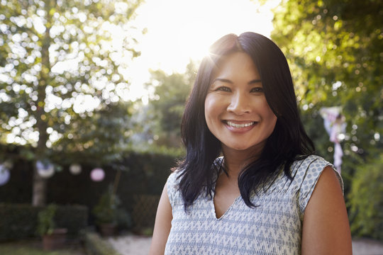 Middle Aged Woman Asian Images – Browse 116,605 Stock Photos