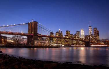 Naklejka na ściany i meble Brooklyn Bridge and Manhattan Skyline at sunset - New York, USA