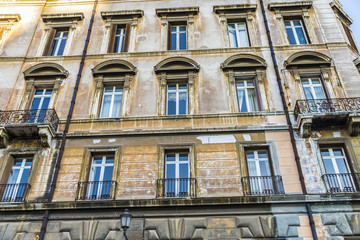 Fototapeta na wymiar Facade of a classical building in Rome, Italy