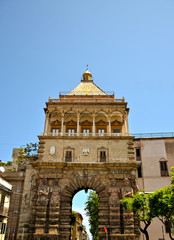 Fototapeta na wymiar Facciata esterna Porta Nuova di Palermo - Sicilia
