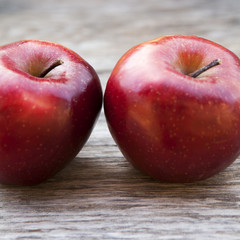 deux pommes rouge