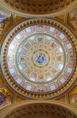 Obraz premium Interior of the cupola in the Roman catholic church St. Stephen's Basilica in Budapest