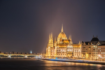 Fototapeta na wymiar Night view of the Hungarian Parliament Building on the bank of the Danube in Budapest