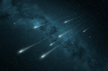 Fototapeta premium deszcz meteorów na rozgwieżdżonym niebie