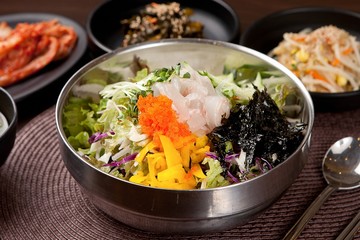 hoe deopbap. Raw Fish Bibimbap 
