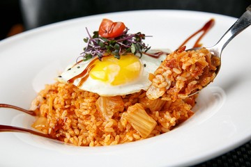 Kimchi bokkeumbap. kimchi fried rice