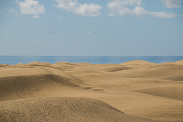 Fototapeta na wymiar Footprints on the desert sand.