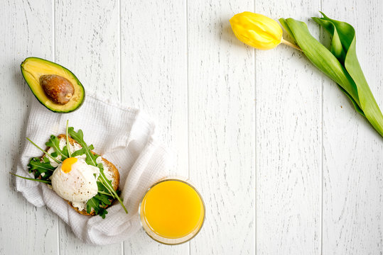 sandwich with poached eggs on wooden background top view mockup