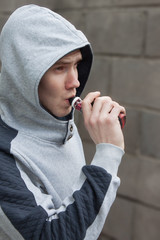vaping man holding a mod.