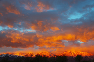 Fototapeta na wymiar sierra mountain sunrise