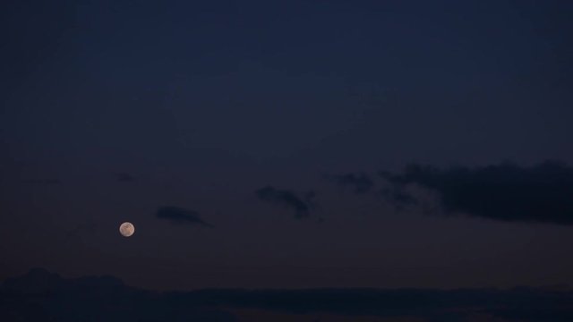 夕暮れの月

