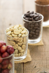 close-up coffee bean on wood background