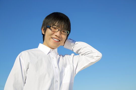 照れて頭を掻くワイシャツ姿の高校男子 Stock 写真 Adobe Stock